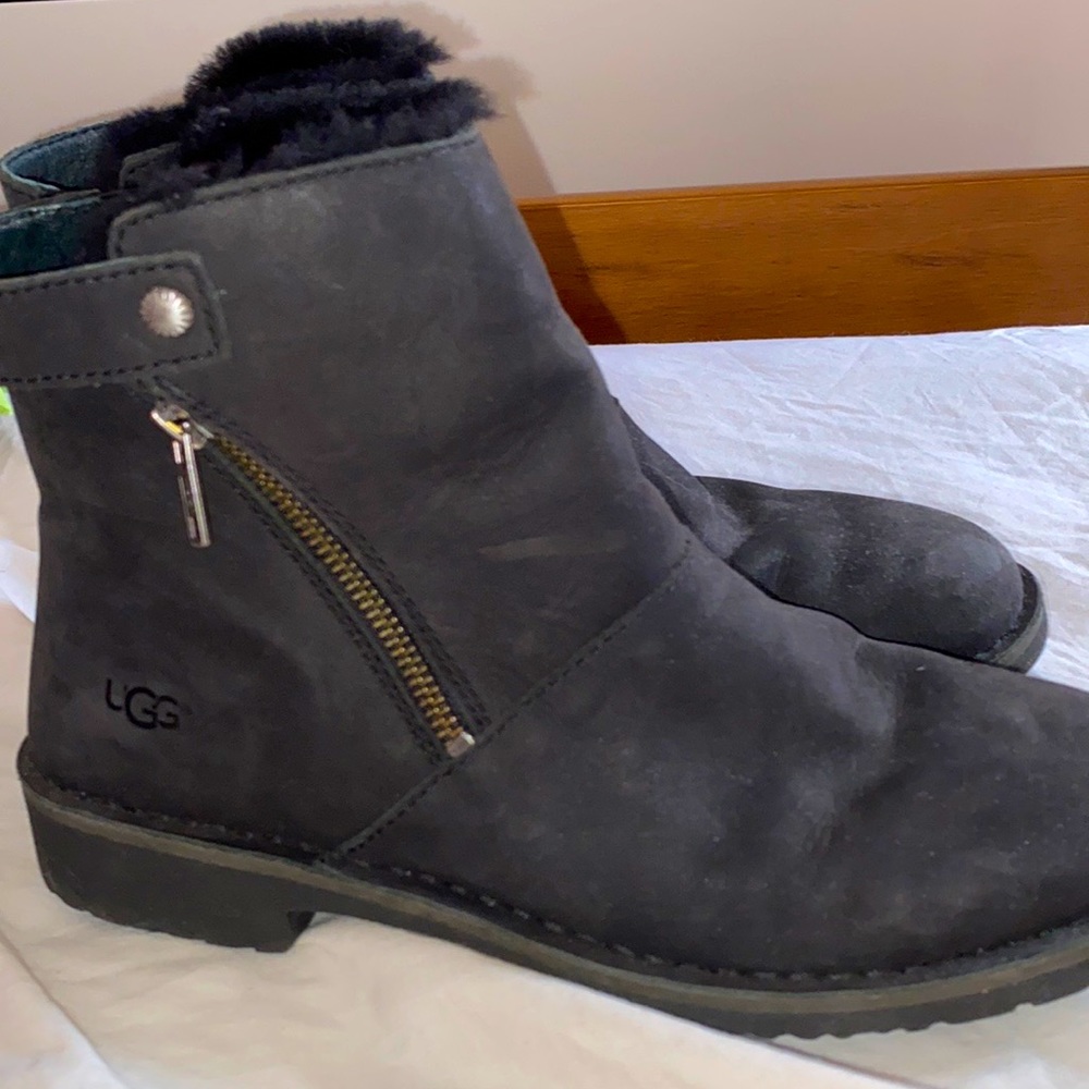 black women’s ugg boots size 9!